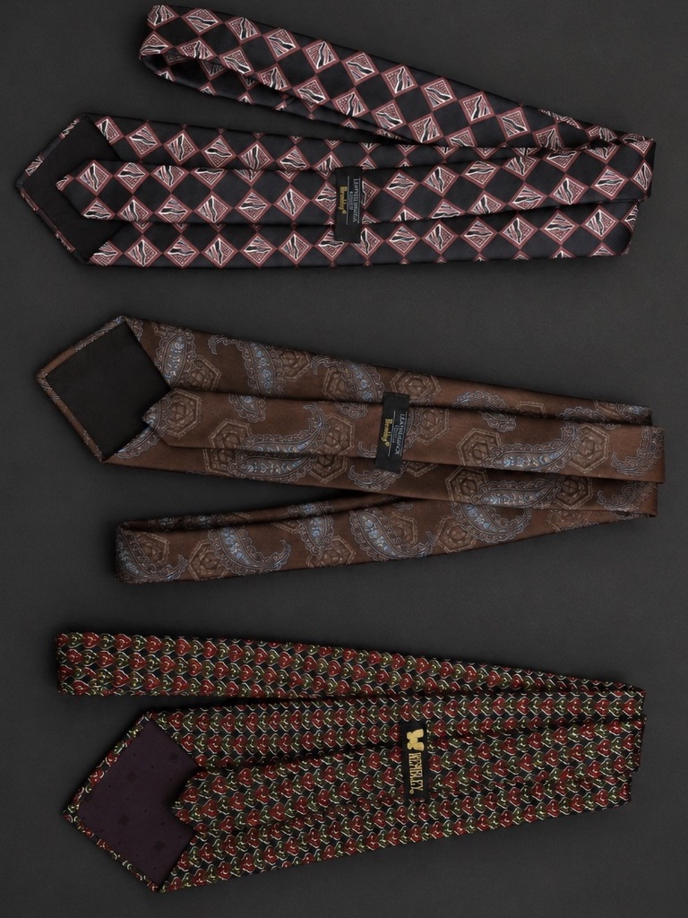 Set of 3 Neckties. - Picture 2 of 8